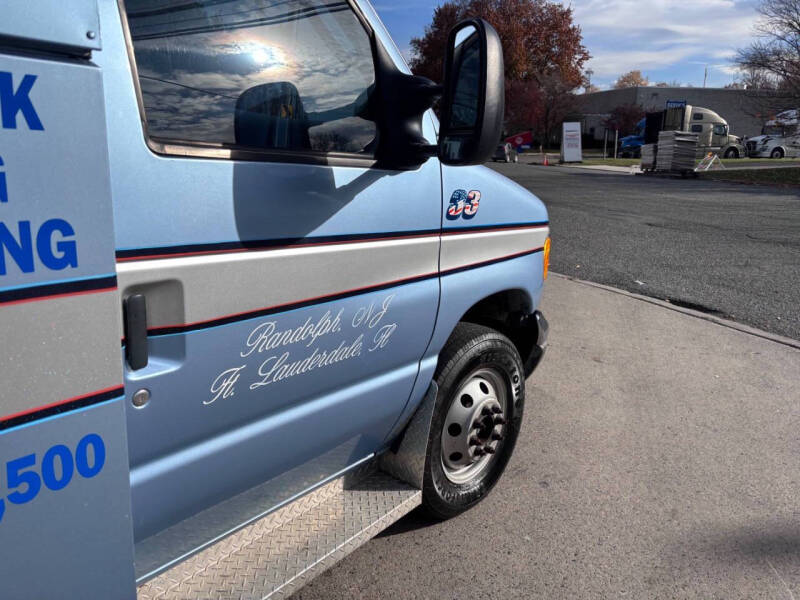 2005 Ford E-Series E-350 SD