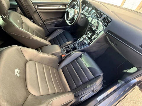 2017 Volkswagen Golf R 4Motion