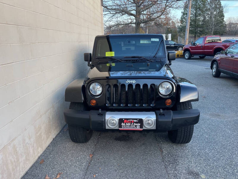 2013 Jeep Wrangler Sahara photo 2