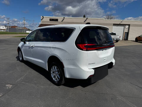 2025 Chrysler Pacifica Select