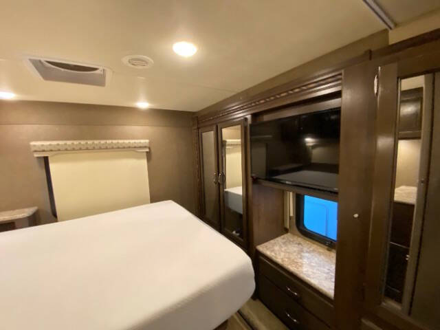 2017 Ford E-Series E-450 SD