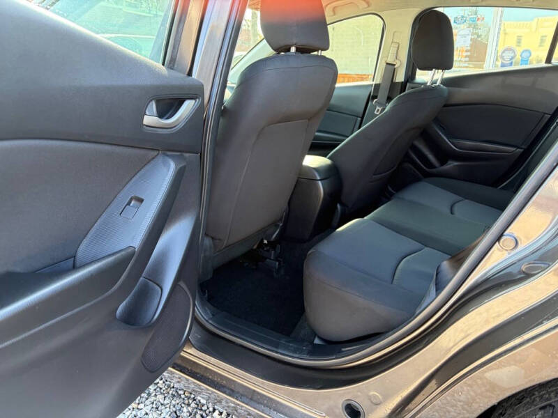 2016 Mazda MAZDA3 i Sport