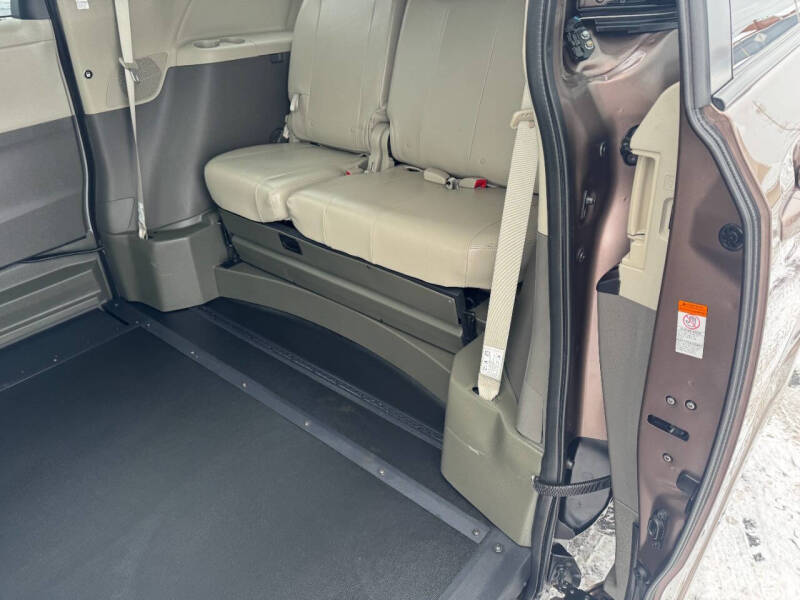 2018 Toyota Sienna LE Mobility 7-Passenger