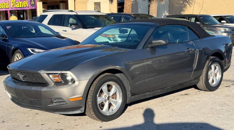 2010 Ford Mustang V6 Premium's photo