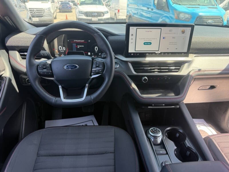 2025 Ford Explorer ST-Line