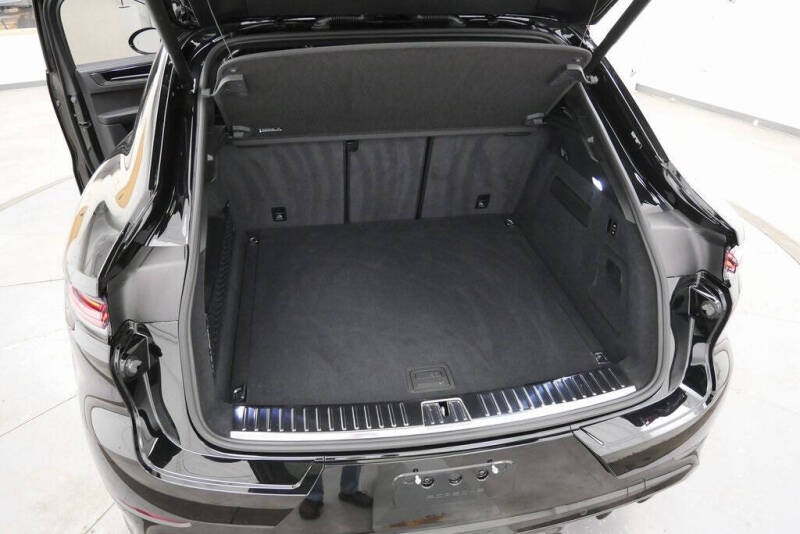 2025 Porsche Cayenne GTS Coupe