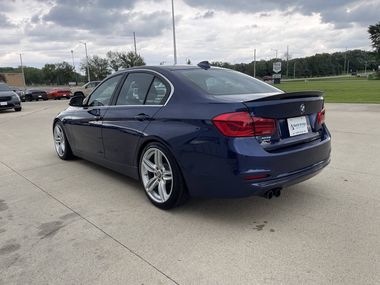 2017 Bmw 330i 330i xDrive photo 3