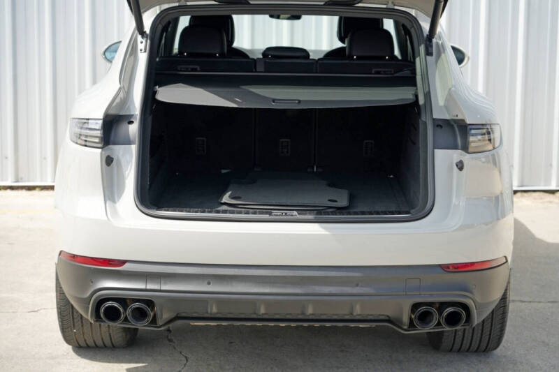 2023 Porsche Cayenne Platinum Edition