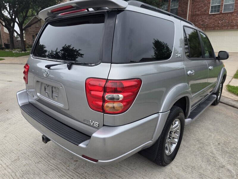 2004 Toyota Sequoia SR5