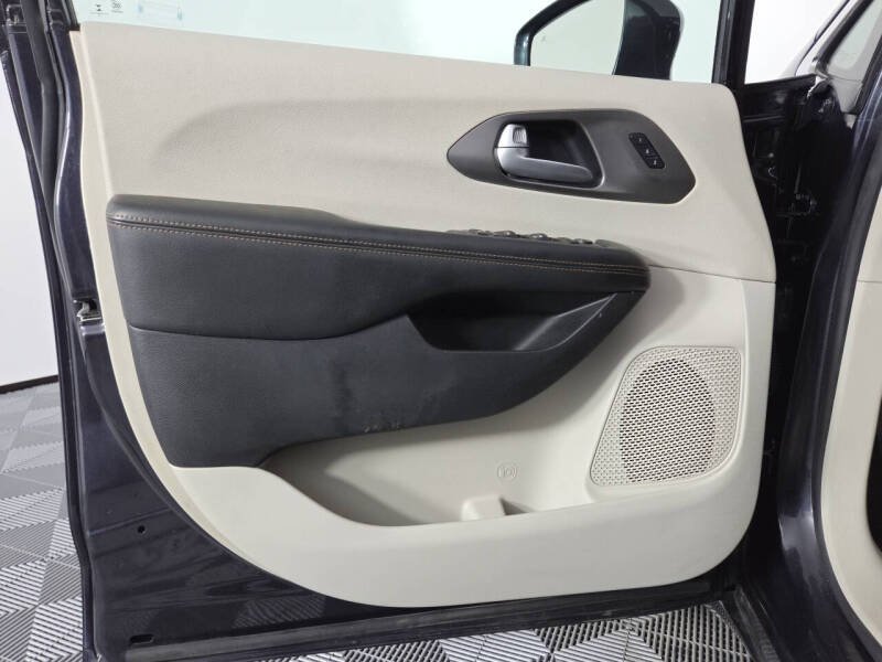 2020 Chrysler Pacifica Touring L