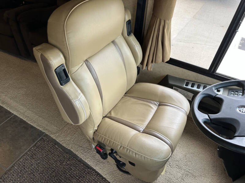 2008 Winnebago Journey