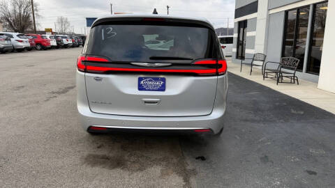2024 Chrysler Pacifica Touring L