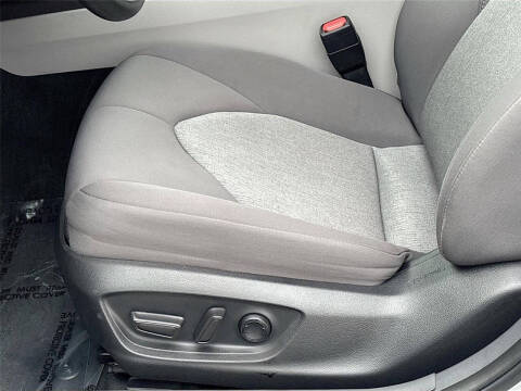 2022 Toyota Camry Hybrid LE