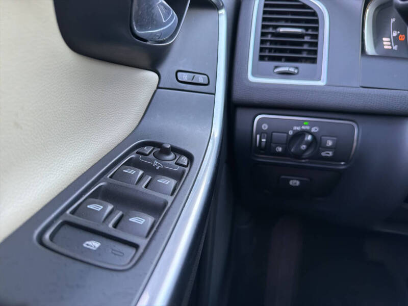 2016 Volvo XC60 T5 Drive-E Premier