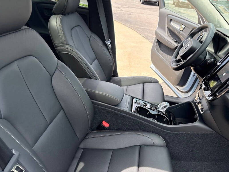 2026 Volvo XC40 B5 Plus