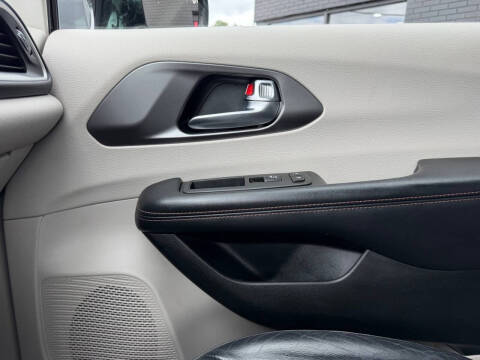 2020 Chrysler Pacifica Touring L