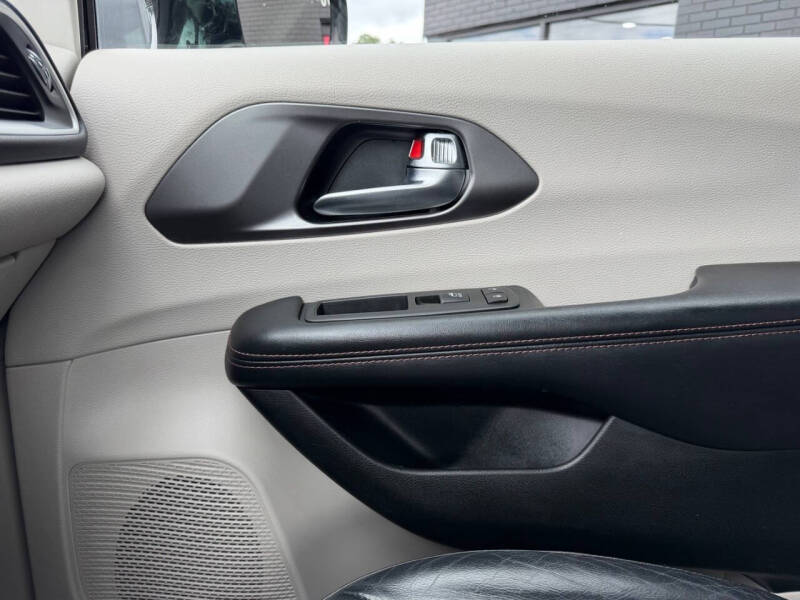 2020 Chrysler Pacifica Touring L