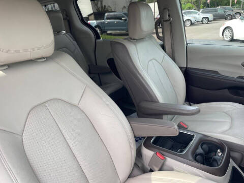 2017 Chrysler Pacifica Touring-L Plus