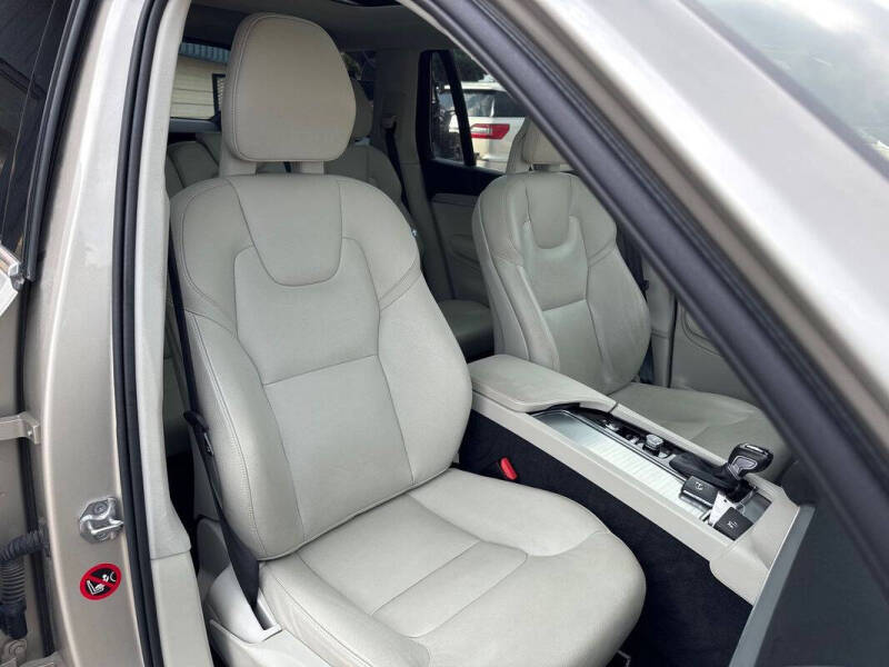 2016 Volvo XC90 T5 Momentum