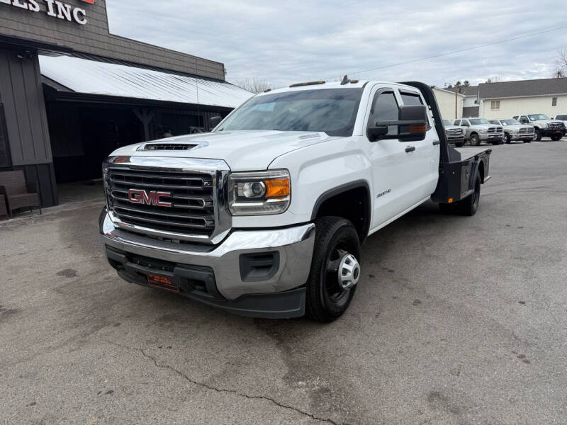 2018 GMC Sierra 3500 Chassis Cab Base photo 2