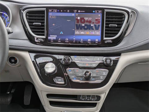 2024 Chrysler Pacifica Plug-In Hybrid Select