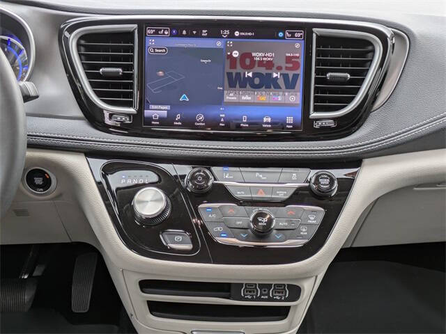 2024 Chrysler Pacifica Plug-In Hybrid Select