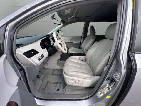 2014 Toyota Sienna XLE 8-Passenger