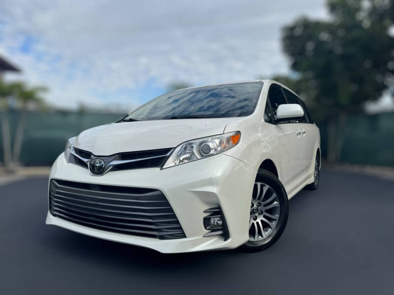 2018 Toyota Sienna XLE