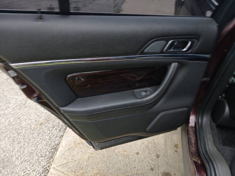 2011 Lincoln MKS