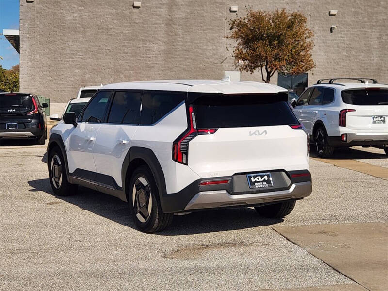 2026 Kia EV9 Light Long Range