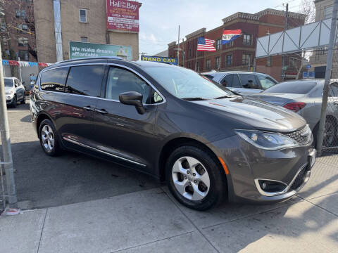 2017 Chrysler Pacifica Touring-L Plus
