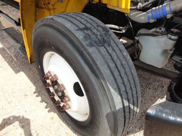 2013 Freightliner M2 106