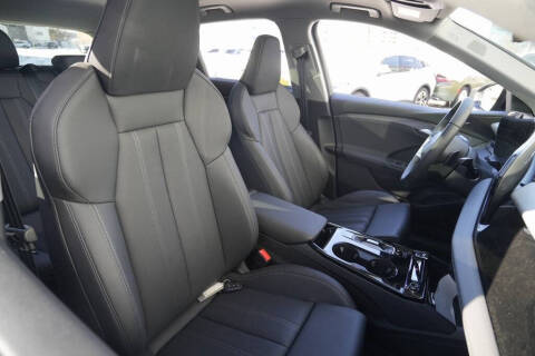 2025 Audi Q6 e-tron quattro Premium Plus