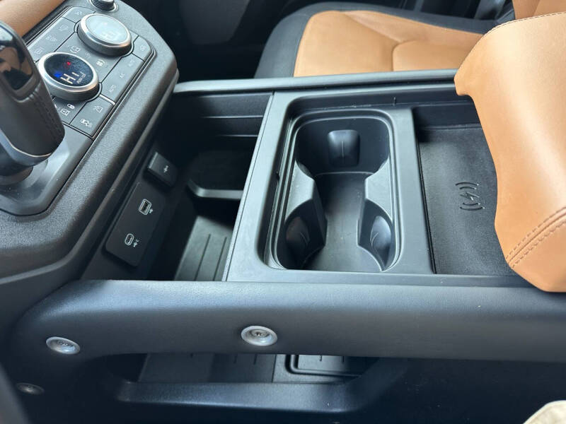 2023 Land Rover Defender 130 X-Dynamic SE