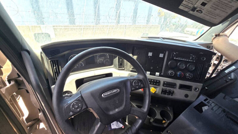 2022 Freightliner Cascadia