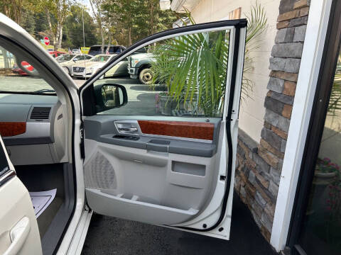 2009 Chrysler Town and Country Touring