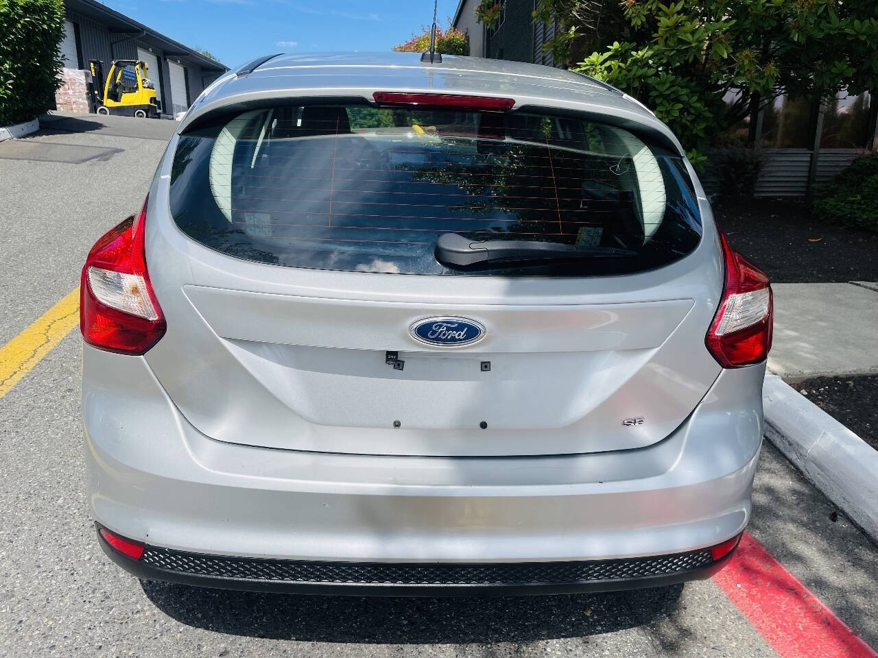 View vehicle photo 5