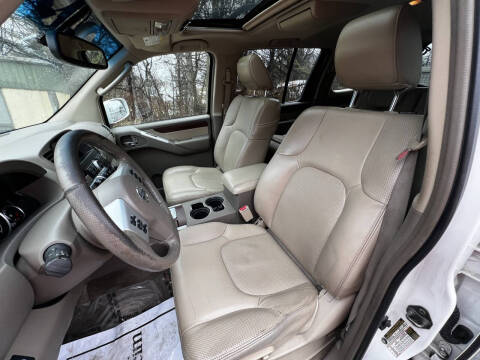 2010 Nissan Pathfinder LE