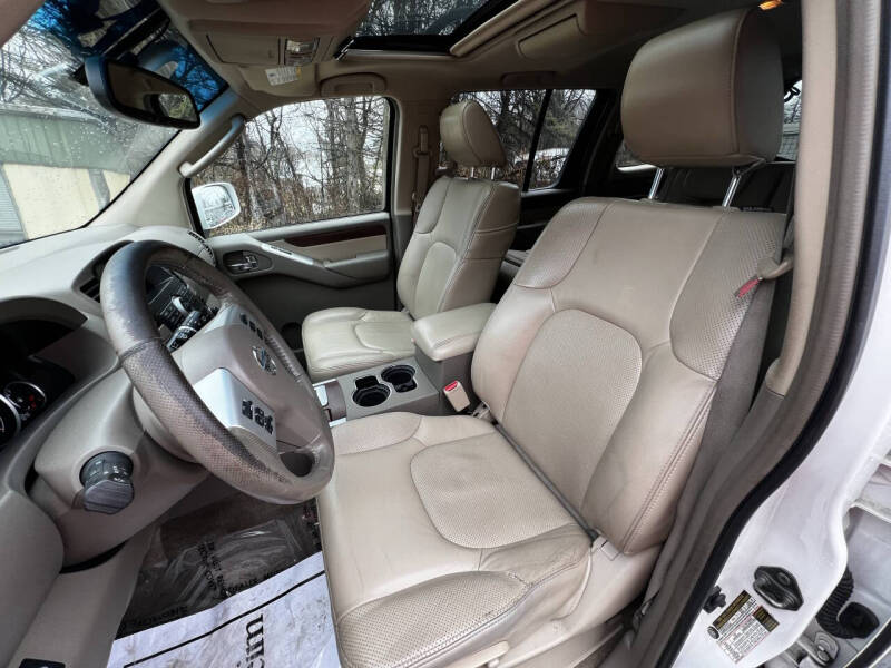 2010 Nissan Pathfinder LE