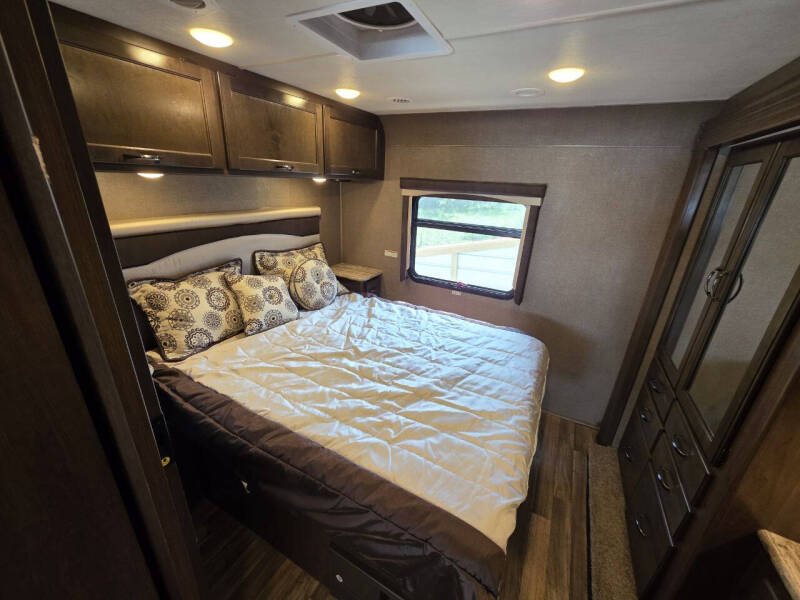 2018 Thor Motor Coach Ace 29.3