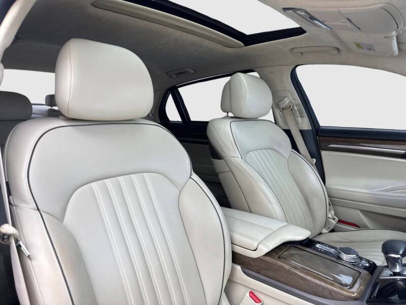 2019 Genesis G90