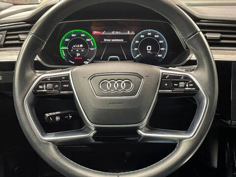 2022 Audi e-tron quattro Premium Plus