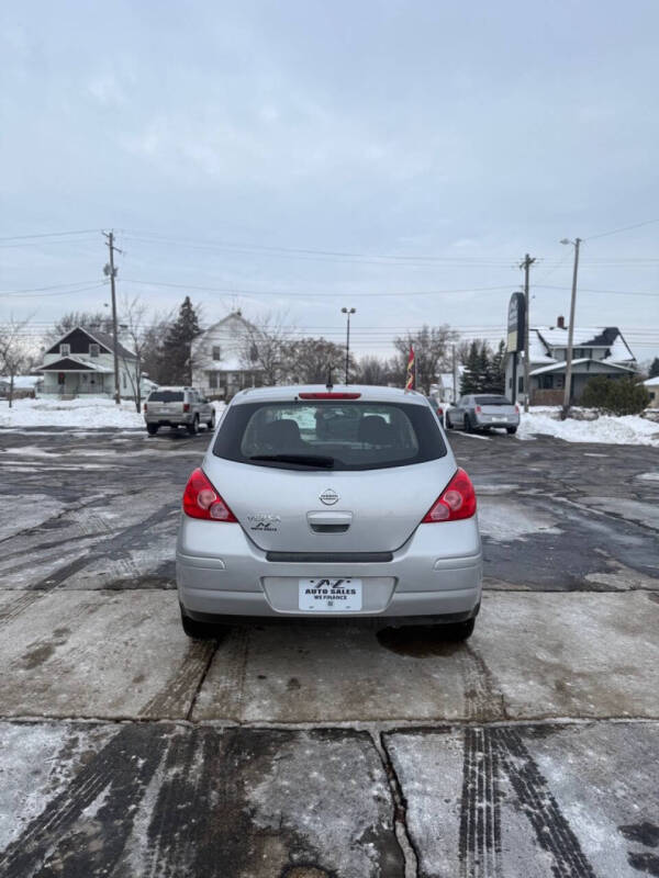 2010 Nissan Versa 1.8 S