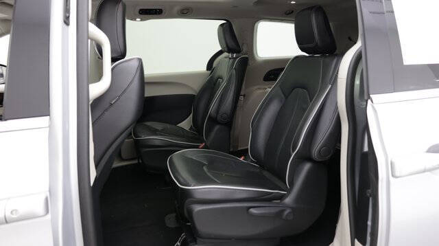 2023 Chrysler Pacifica Plug-In Hybrid Limited