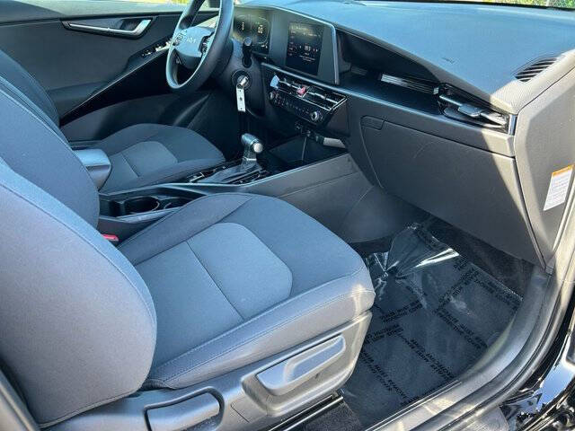 2023 Kia Niro LX