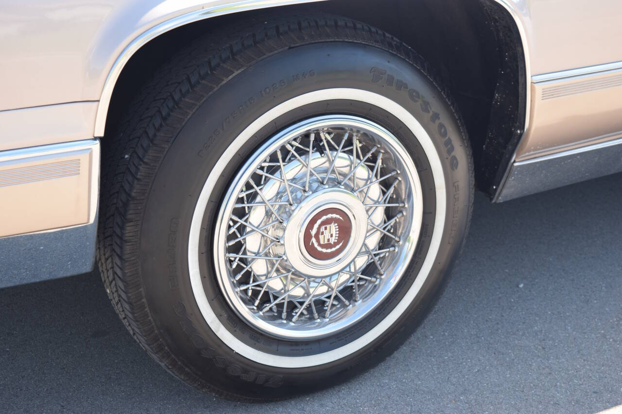 1991 Cadillac Brougham 19