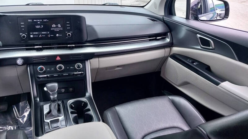 2024 Kia Carnival LX