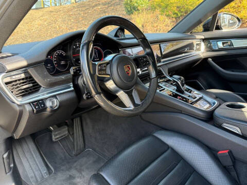 2017 Porsche Panamera 4