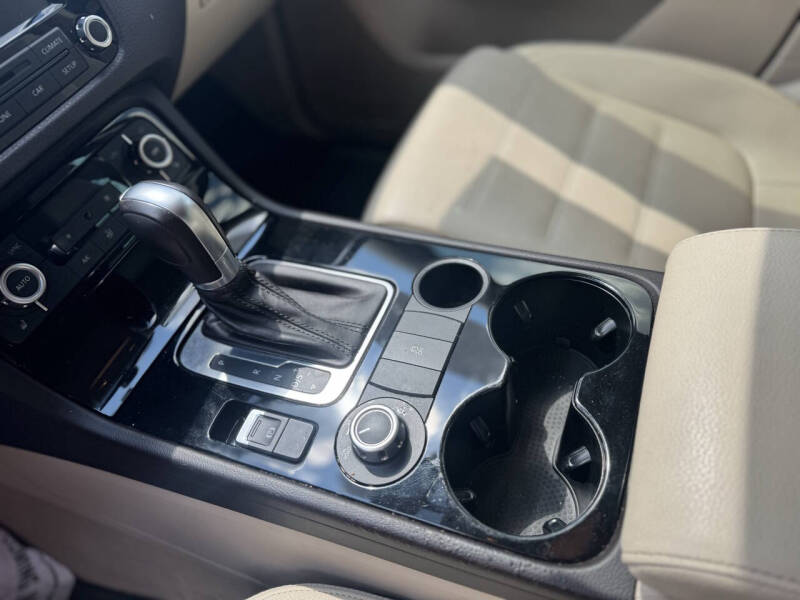 2014 Volkswagen Touareg V6 Lux