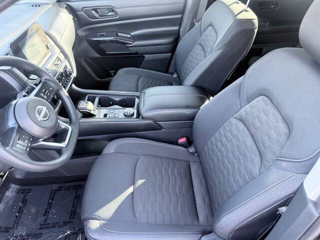 2025 Nissan Pathfinder S